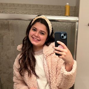 Meet your Posher, Celina